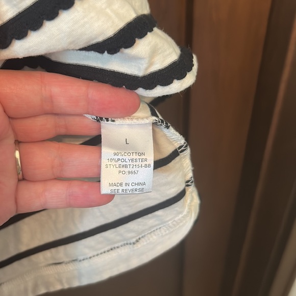 Scalloped Stripe Short Sleeve Tee - Picture 6 of 6